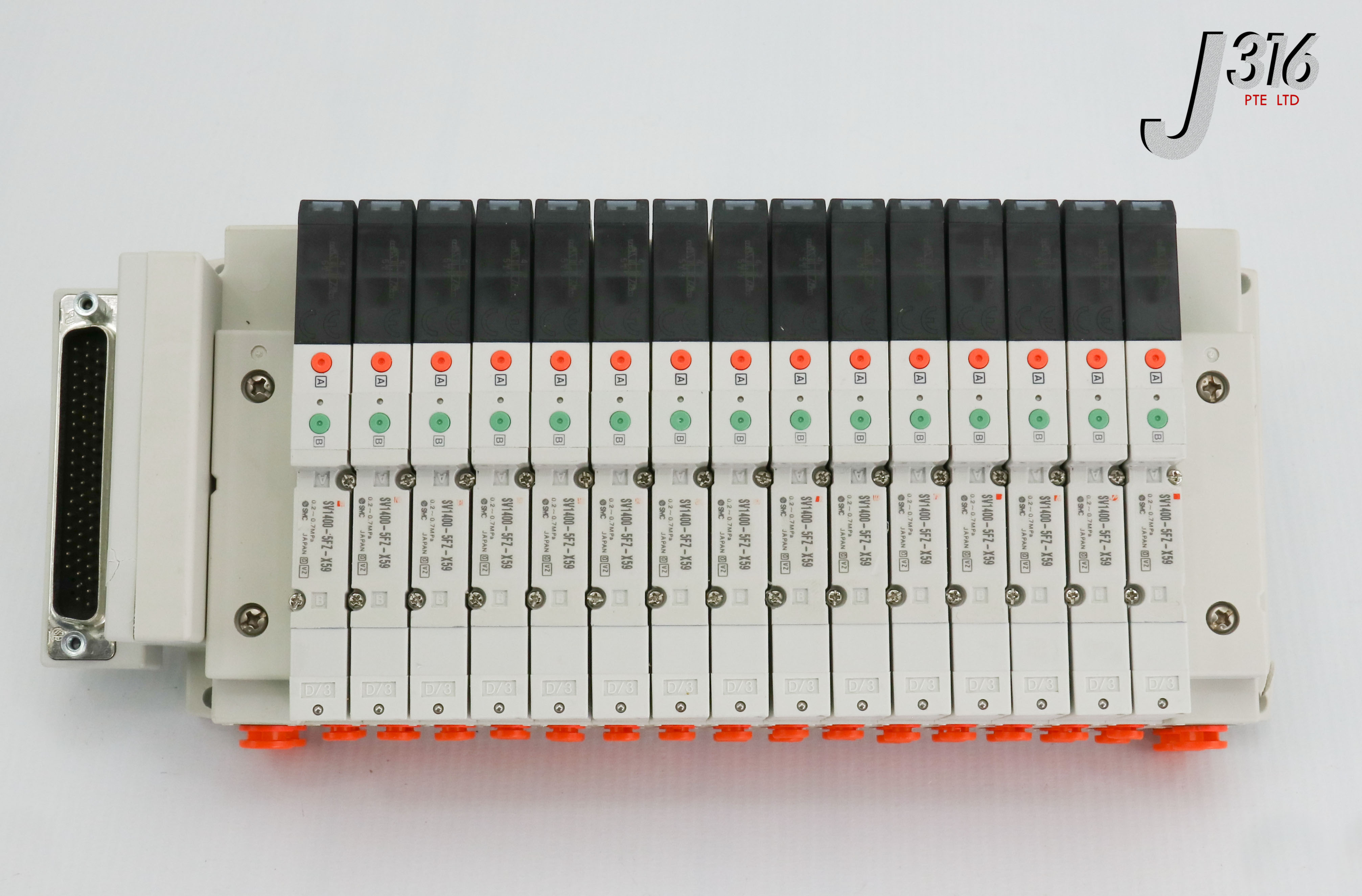 21081 SMC 15-SLOT PNEU MANF W/ SV1400-5FZ-X59 VLVS SS5V1-DUT00876
